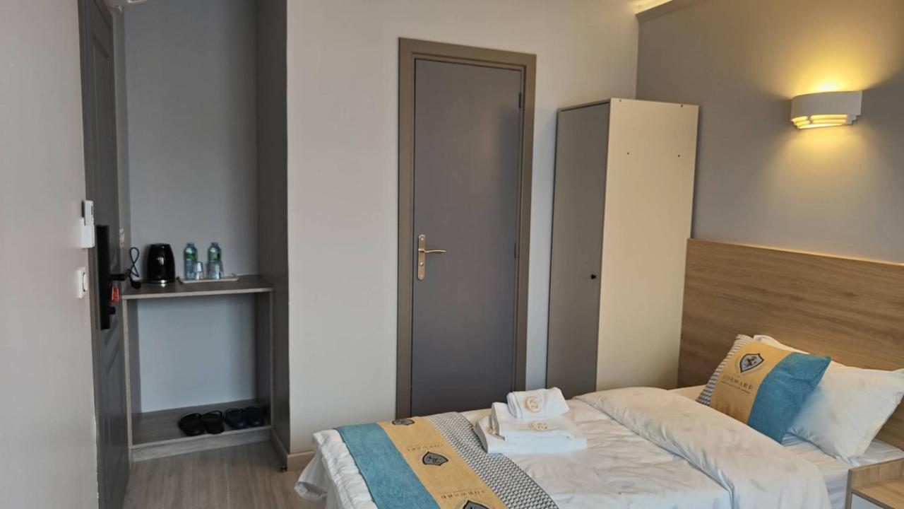 Chambre Pour 2 Personnes Avec Lit Separe Dans La Banlieue Parisienne Bondy Bagian luar foto